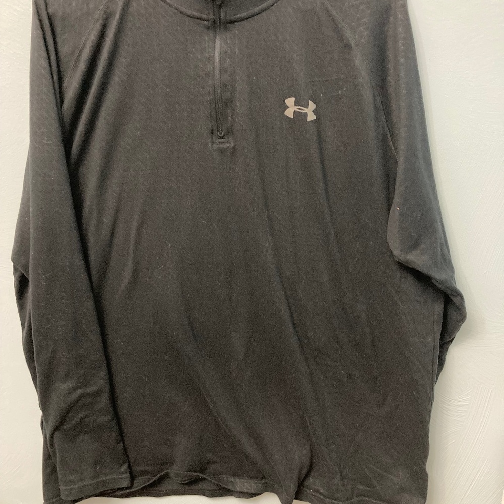 Under Armour Men’s long sleeve 1/2 zip heat gear shirt size XL